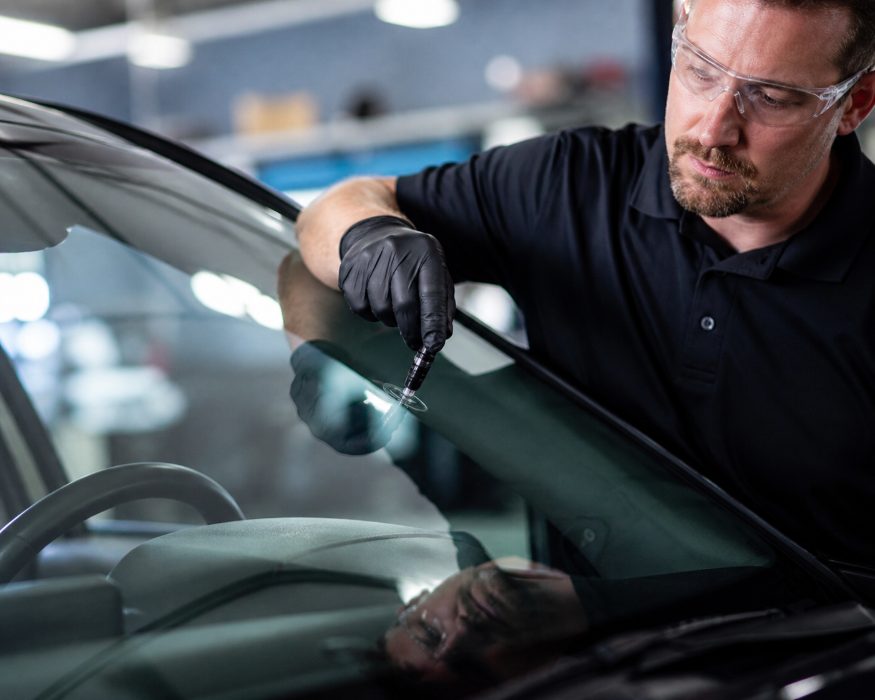 Auto glass repair technician in El Paso, TX